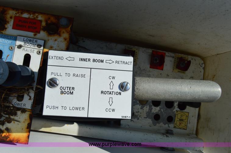 image for item H2928 2006 Ford F550 aerial bucket truck