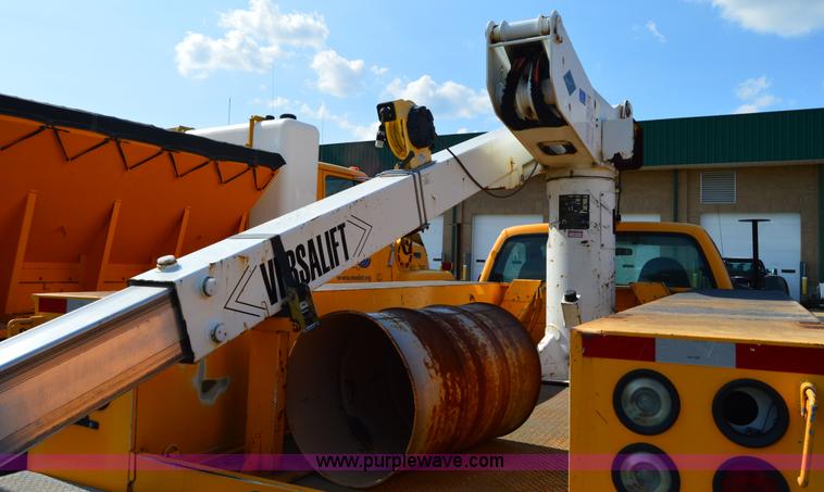 image for item H2928 2006 Ford F550 aerial bucket truck