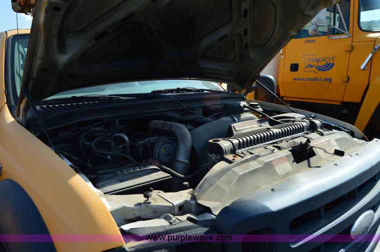 image for item H2928 2006 Ford F550 aerial bucket truck