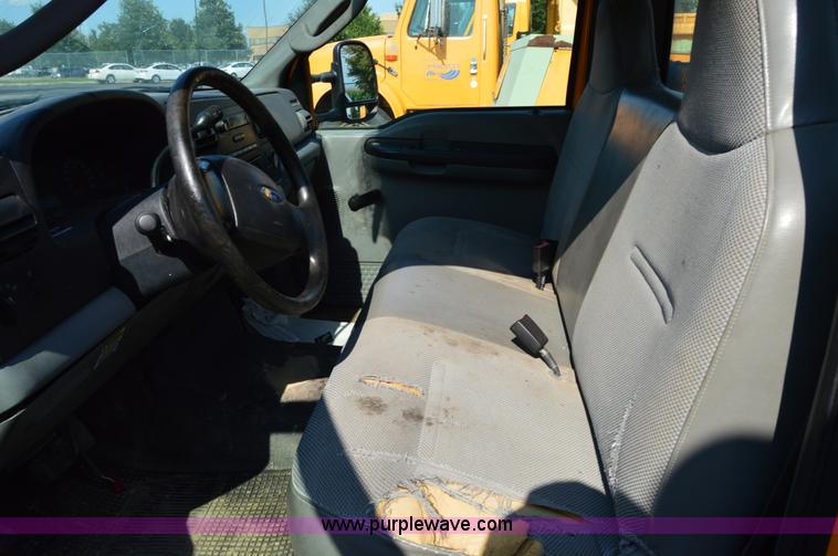 image for item H2928 2006 Ford F550 aerial bucket truck