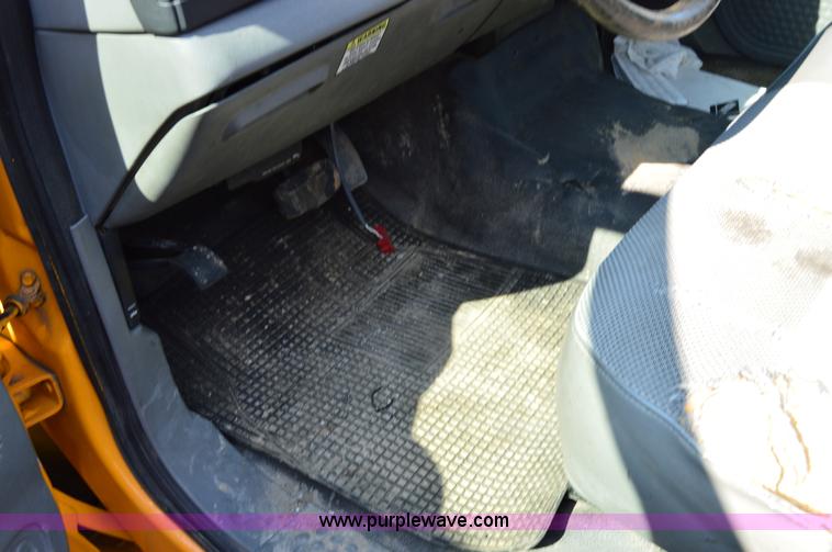 image for item H2928 2006 Ford F550 aerial bucket truck