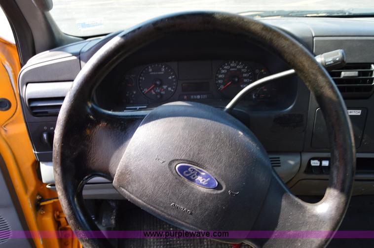 image for item H2928 2006 Ford F550 aerial bucket truck