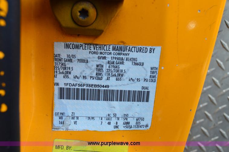 image for item H2928 2006 Ford F550 aerial bucket truck