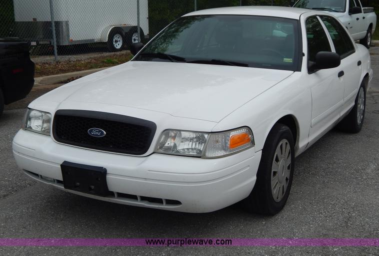 image for item H3377 2006 Ford Crown Victoria Police Interceptor