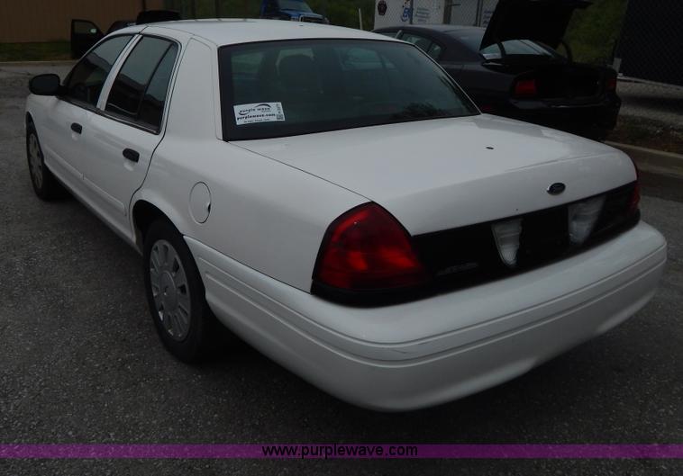 image for item H3377 2006 Ford Crown Victoria Police Interceptor