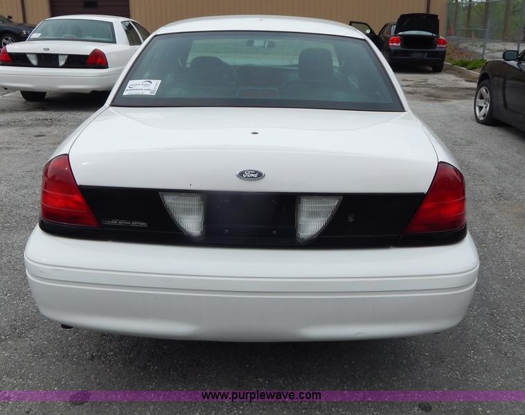 image for item H3377 2006 Ford Crown Victoria Police Interceptor
