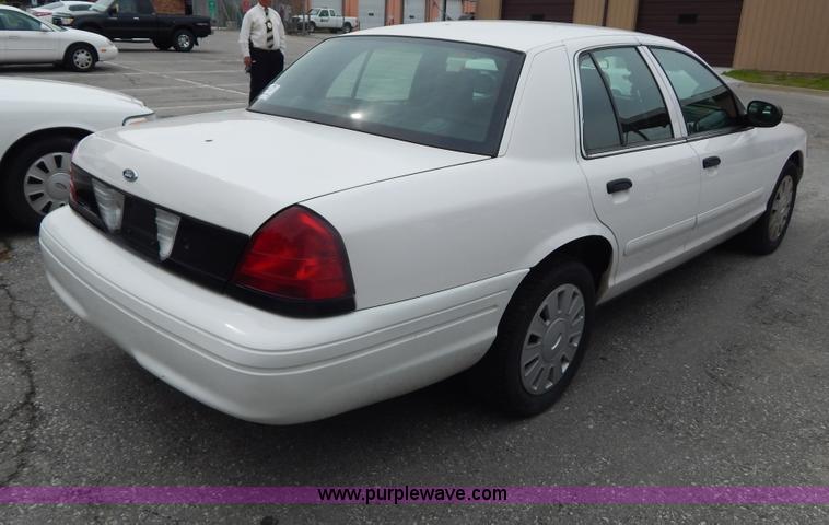 image for item H3377 2006 Ford Crown Victoria Police Interceptor