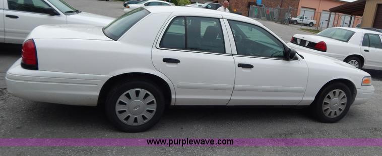 image for item H3377 2006 Ford Crown Victoria Police Interceptor