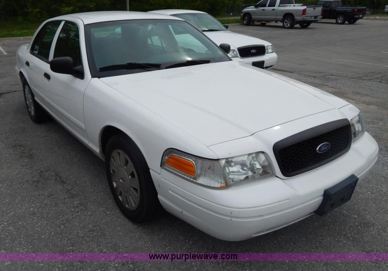 image for item H3377 2006 Ford Crown Victoria Police Interceptor