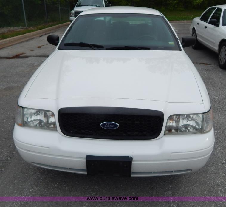 image for item H3377 2006 Ford Crown Victoria Police Interceptor