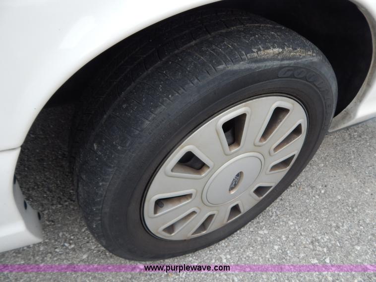 image for item H3377 2006 Ford Crown Victoria Police Interceptor