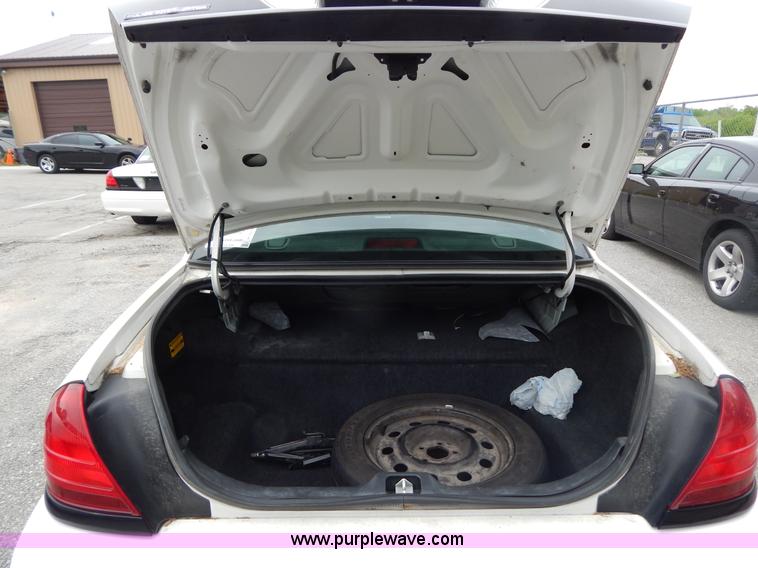 image for item H3377 2006 Ford Crown Victoria Police Interceptor