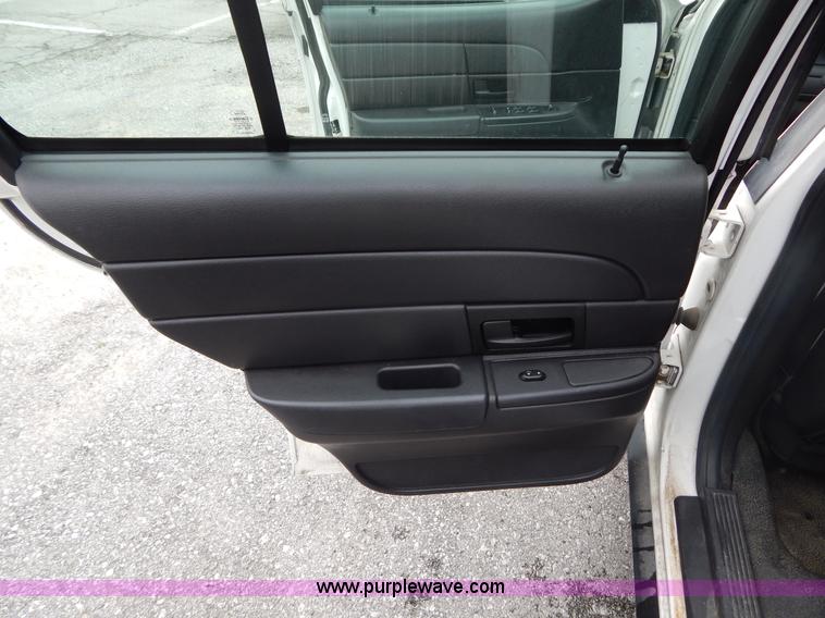 image for item H3377 2006 Ford Crown Victoria Police Interceptor