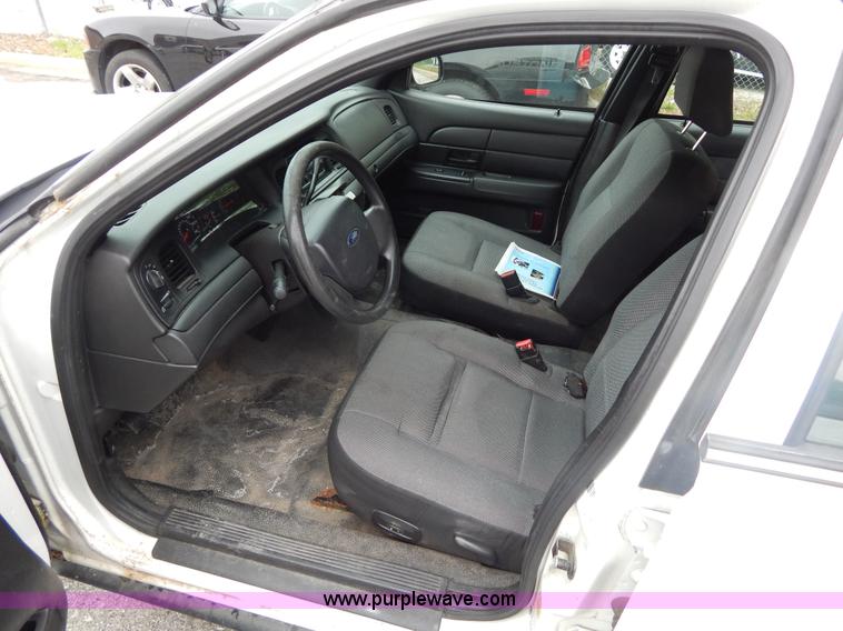 image for item H3377 2006 Ford Crown Victoria Police Interceptor