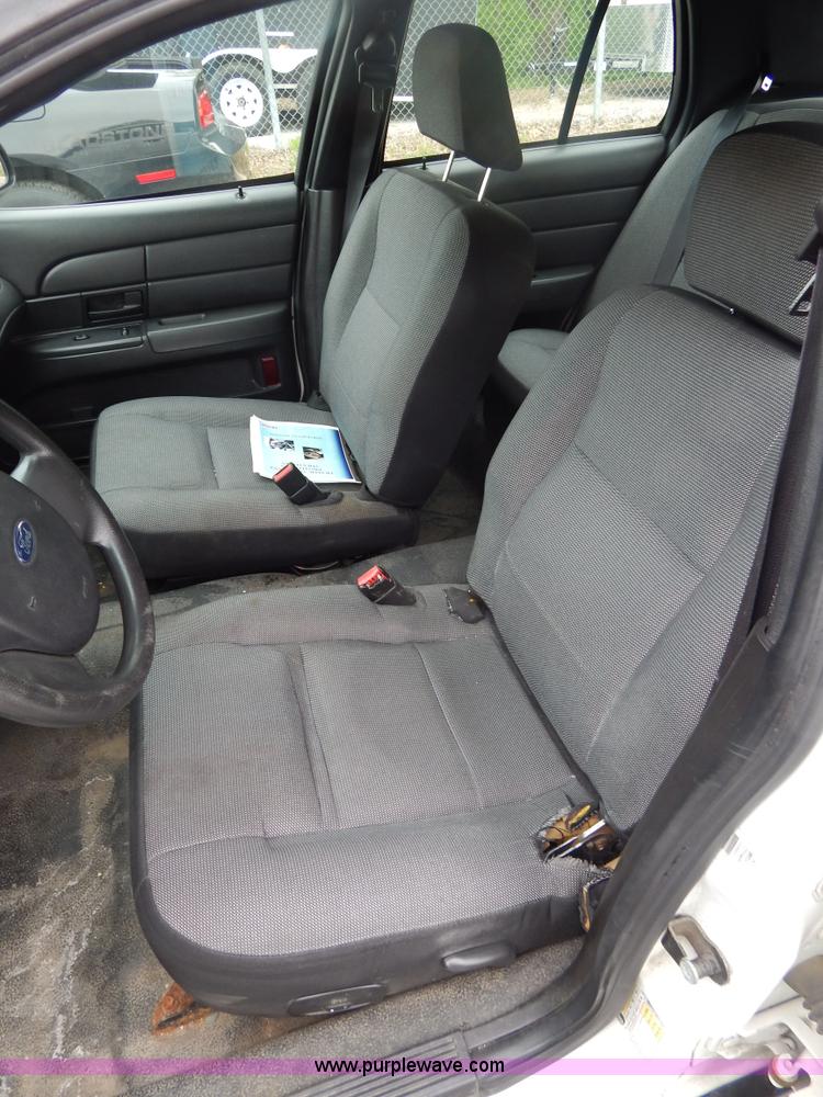 image for item H3377 2006 Ford Crown Victoria Police Interceptor
