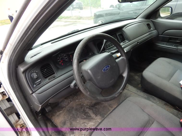 image for item H3377 2006 Ford Crown Victoria Police Interceptor