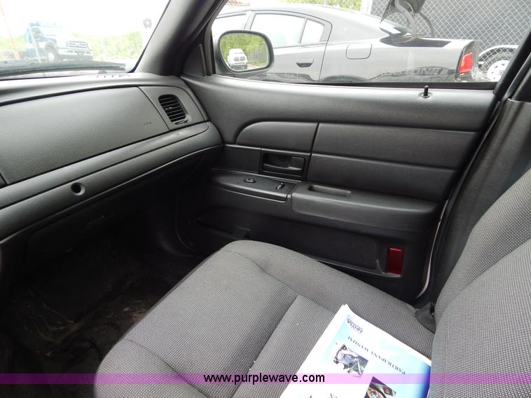 image for item H3377 2006 Ford Crown Victoria Police Interceptor