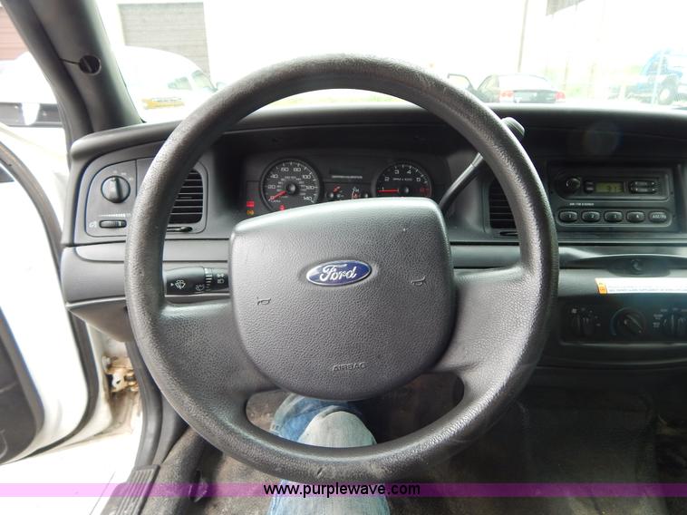 image for item H3377 2006 Ford Crown Victoria Police Interceptor