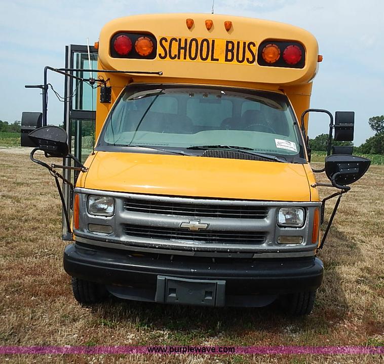 image for item I3559 1998 Chevrolet G3500 school bus