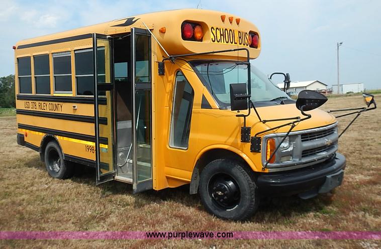 image for item I3559 1998 Chevrolet G3500 school bus