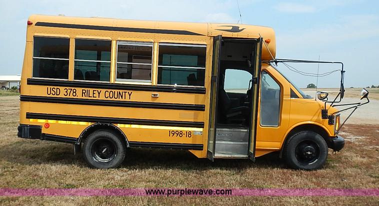 image for item I3559 1998 Chevrolet G3500 school bus