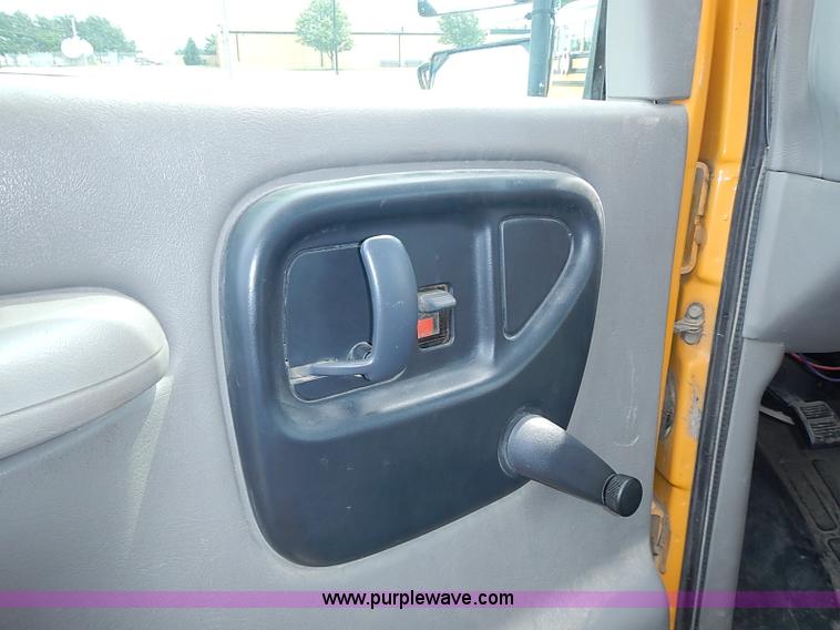 image for item I3559 1998 Chevrolet G3500 school bus