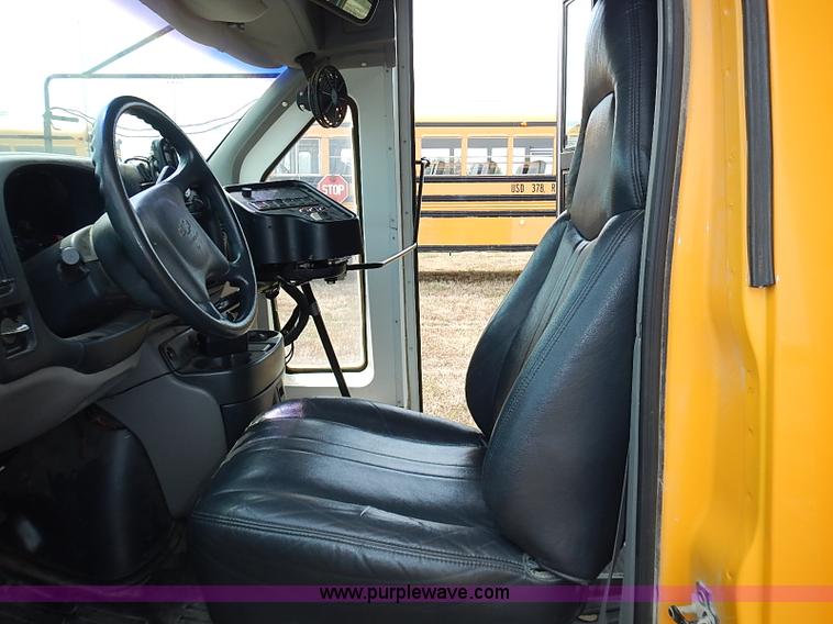 image for item I3559 1998 Chevrolet G3500 school bus