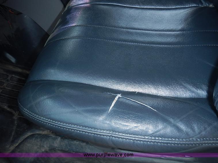 image for item I3559 1998 Chevrolet G3500 school bus