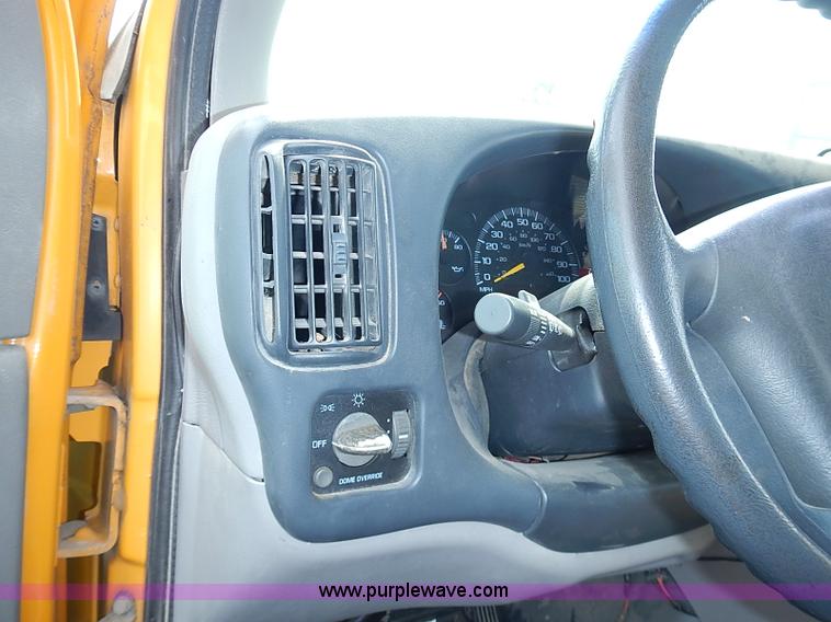 image for item I3559 1998 Chevrolet G3500 school bus