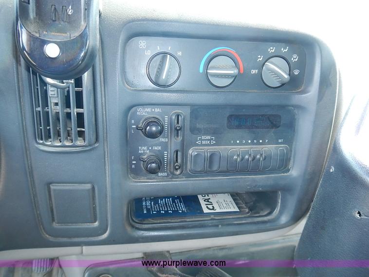 image for item I3559 1998 Chevrolet G3500 school bus
