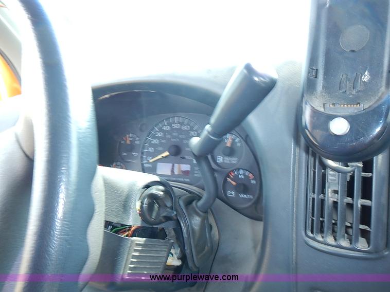 image for item I3559 1998 Chevrolet G3500 school bus