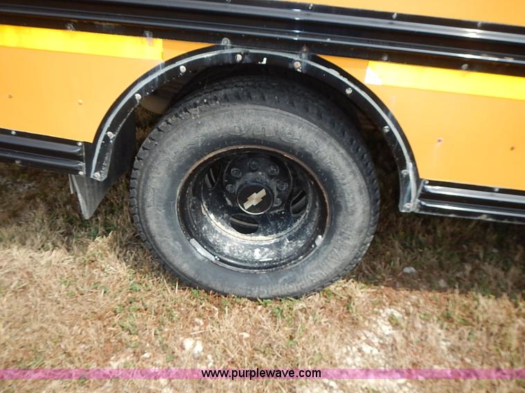 image for item I3559 1998 Chevrolet G3500 school bus