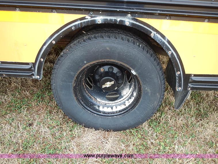 image for item I3559 1998 Chevrolet G3500 school bus