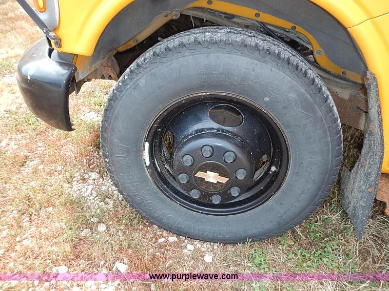 image for item I3559 1998 Chevrolet G3500 school bus