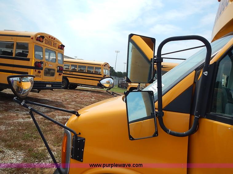 image for item I3559 1998 Chevrolet G3500 school bus