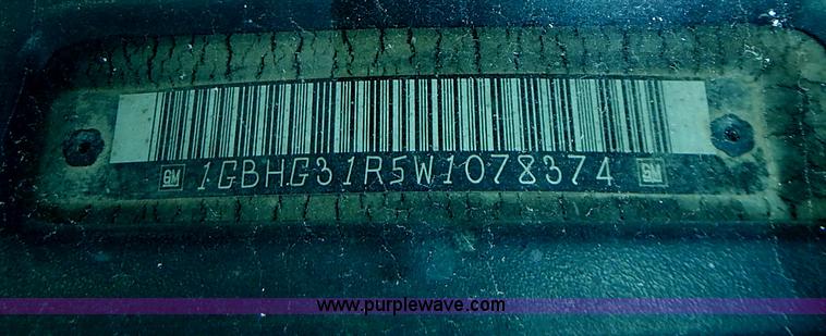 image for item I3559 1998 Chevrolet G3500 school bus