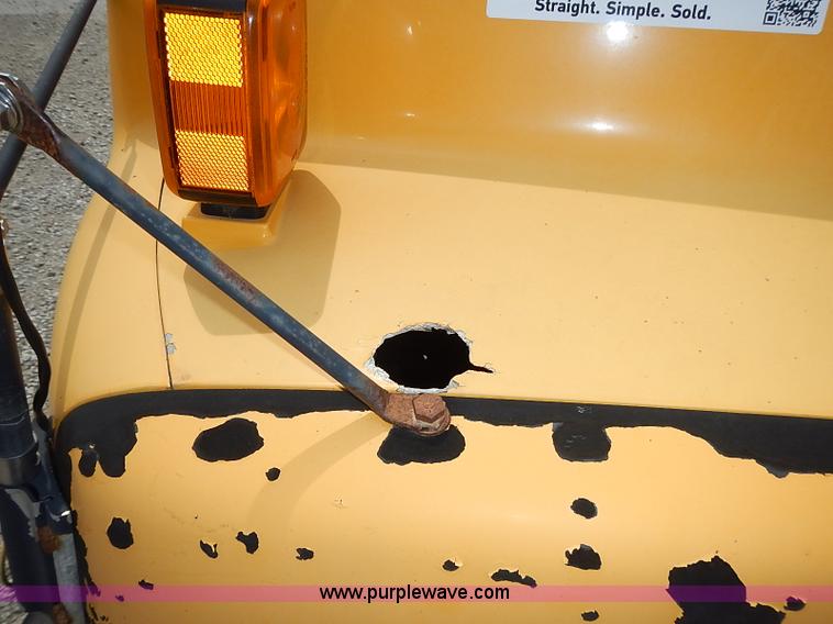 image for item I3560 1998 Chevrolet Blue Bird school bus