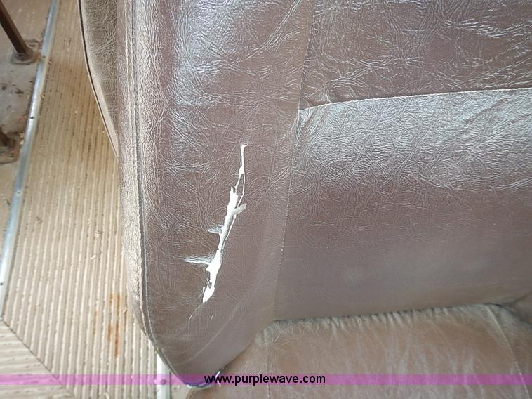 image for item I3560 1998 Chevrolet Blue Bird school bus