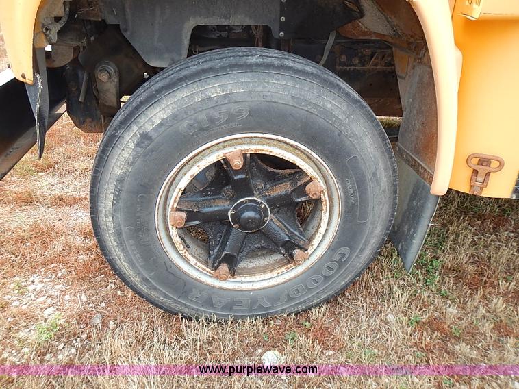 image for item I3561 1993 Chevrolet Blue Bird school bus