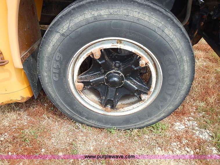 image for item I3561 1993 Chevrolet Blue Bird school bus