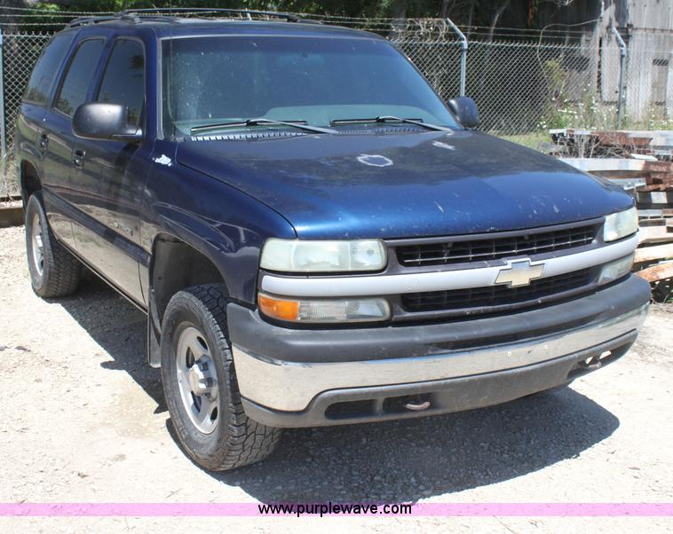 image for item I7288 2002 Chevrolet Tahoe SUV