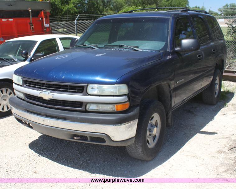 image for item I7288 2002 Chevrolet Tahoe SUV