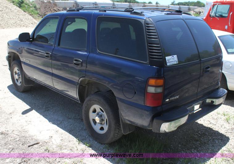image for item I7288 2002 Chevrolet Tahoe SUV
