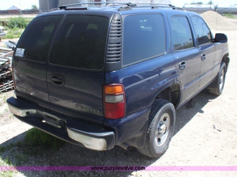 image for item I7288 2002 Chevrolet Tahoe SUV