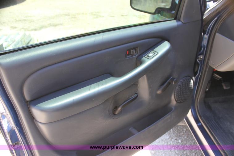 image for item I7288 2002 Chevrolet Tahoe SUV