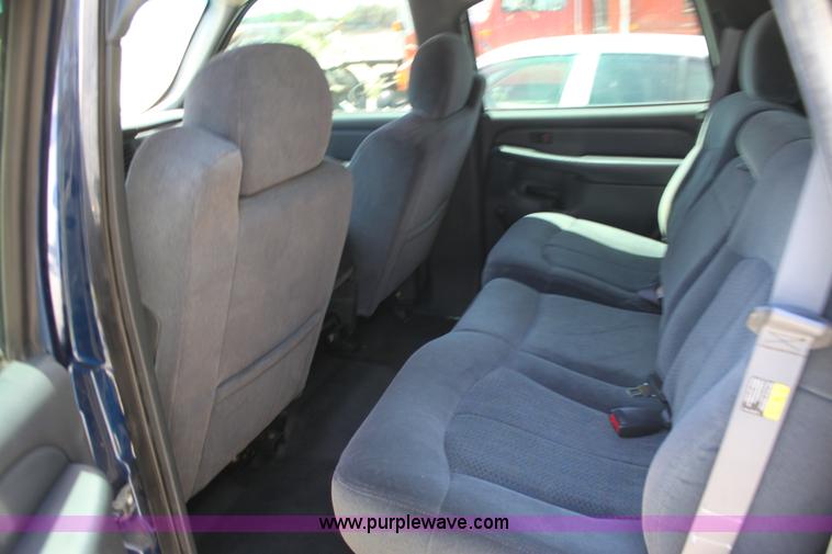 image for item I7288 2002 Chevrolet Tahoe SUV