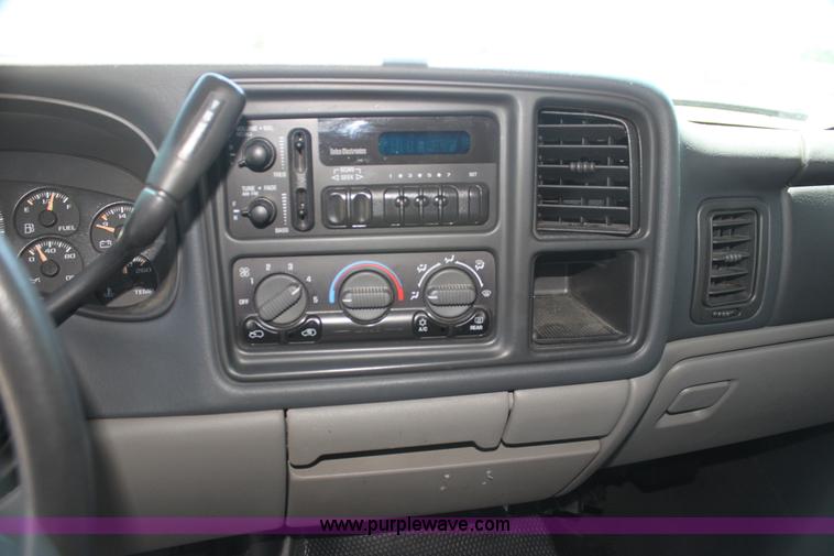 image for item I7288 2002 Chevrolet Tahoe SUV