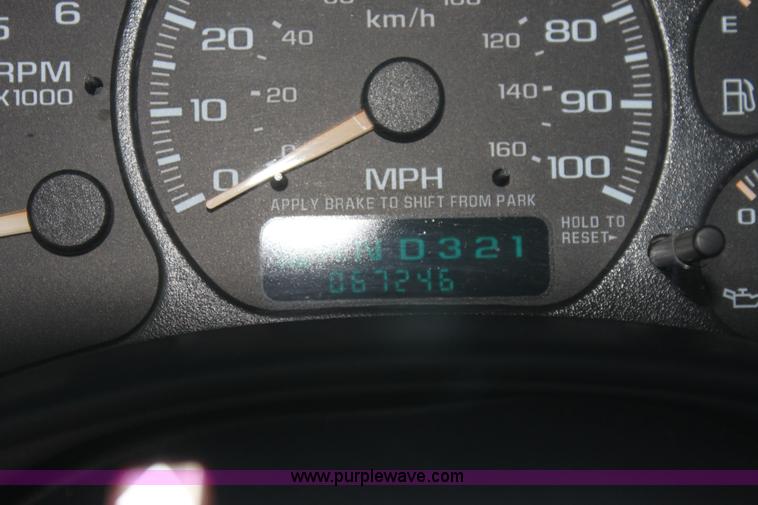 image for item I7288 2002 Chevrolet Tahoe SUV