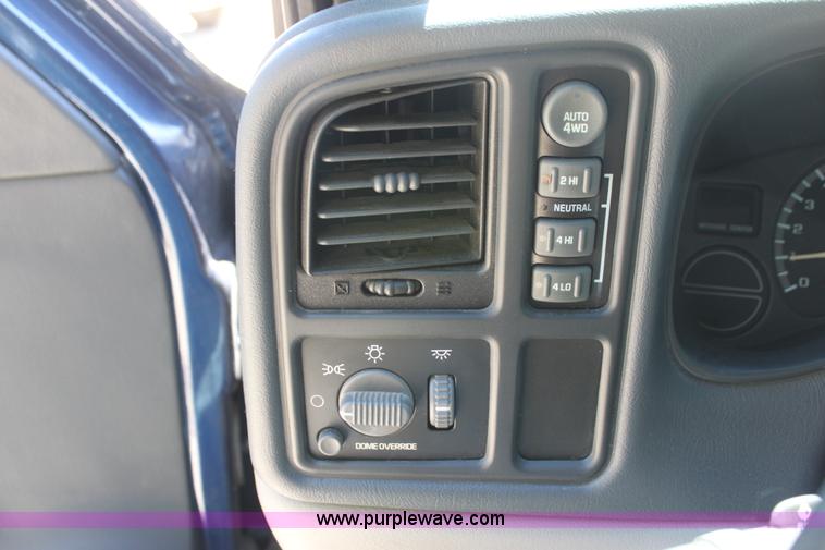 image for item I7288 2002 Chevrolet Tahoe SUV