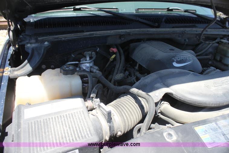 image for item I7288 2002 Chevrolet Tahoe SUV